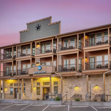 Best Western Bandera Suites Saloon