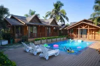 Foxoso Aaristo Baga Beach Resort - Beach