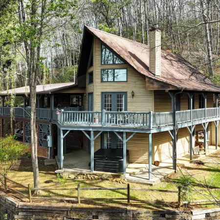 Bryson City Mtn Retreat w/ Hot Tub