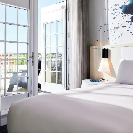 Archer Hotel Old Town Alexandria Отели рядом с достопримечательностью «Маяк Джонс-Пойнт»