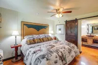 Hike, Shop & Relax: Tucson Home w/ Swim Spa Access - Bungalows