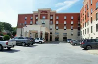 Hampton Inn & Suites Cincinnati/Uptown-University Area - parking