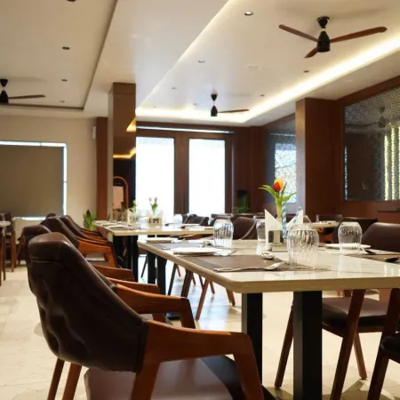 Hotel Golden Bird