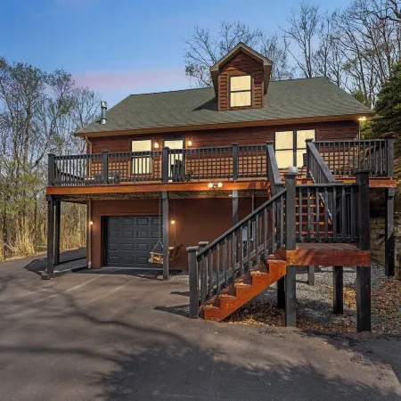 'The Eagles Nest at Alpine' Cabin w/ Fireplace!