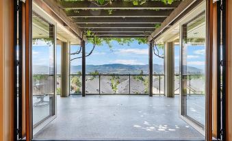 Full House with Amazing Views and HotTub