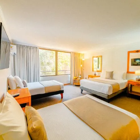 Hotel Casa Nogales Отели рядом с достопримечательностью «Торговый центр Paseo Quilin»