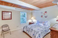 Serene 3BR Home in Kent With Modern Comforts