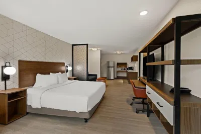 Everhome Suites Denver Airport Hotels in Gateway