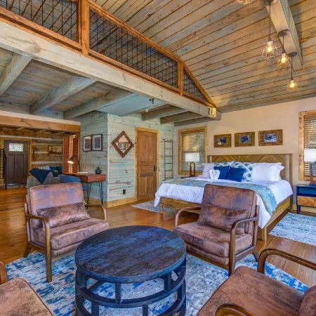 Cricket Hollow Lodge