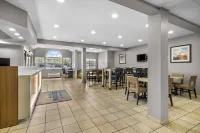 Microtel Inn & Suites by Wyndham Prairie du Chien - 2-Star
