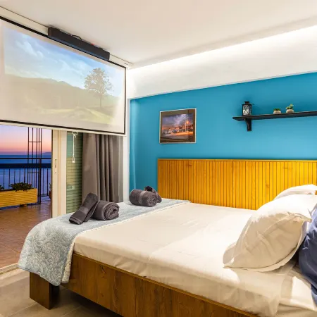 Beachfront Sunny Penthouse - Kalamata SeaBliss