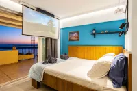 Beachfront Sunny Penthouse - Kalamata SeaBliss - Mountain view