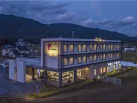 Capital Hotel 1000 - Homestays