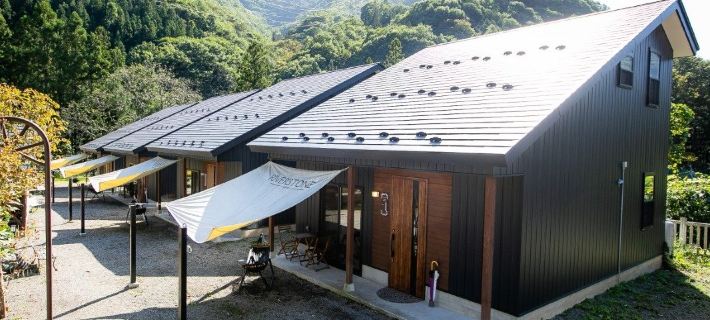 Minakami Campground Riverstone Hotele w: Minakami