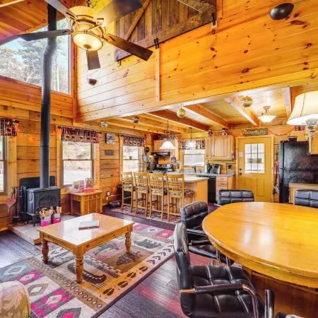 Cozy Family Cabin w/ Hot Tub - 10 Mi to App State!