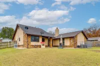 Tulsa Area Home w/ Fenced Yard: Pets Welcome! - Homestays