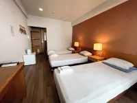 Enagic Okinawa International Youth Hostel - Nhà nghỉ