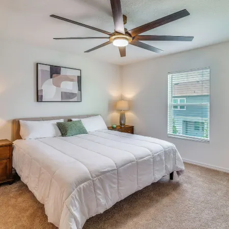 Modern Dundee Townhome Near Lakes & Legoland!