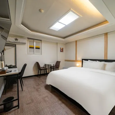 Mini Hotel Boom Hotels near Seoho Park