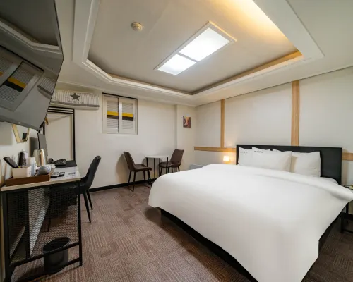 Mini Hotel Boom Hotels near Seoho Park