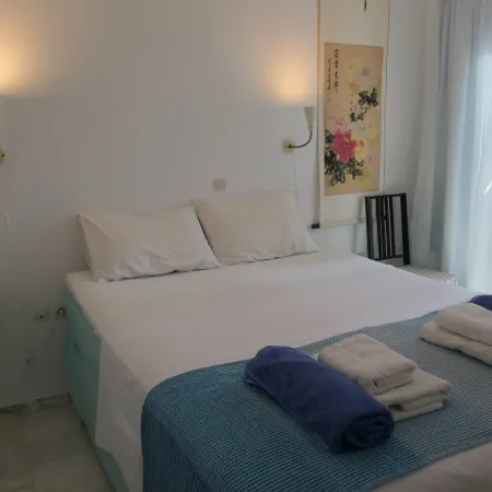 Charming Naxos Villa, Ocean Views, Modern Comfort, Tranquil Escape Hotels in Plaka