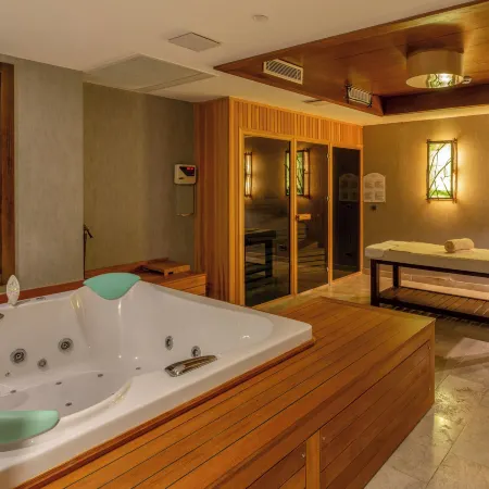 Mavilu Luxury Hotel