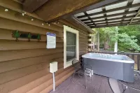 Hillside: Cosby 'Cozy Cove' Cabin w/ Hot Tub - Wifi