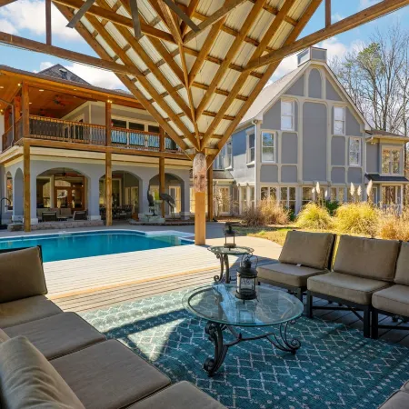 Sleeps 29 Pool Tiki Bar Hot Tub Gym Dogs Welcome