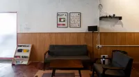 Aayu Seckchuan - 3 Mins Walk to Love Lane - hostel