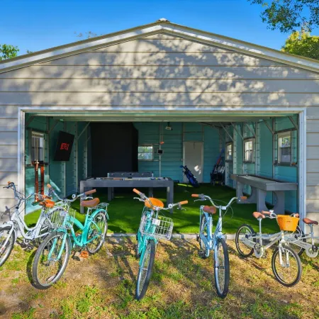 Sleeps 16 Golf Simulator Pickleball Pool Spa