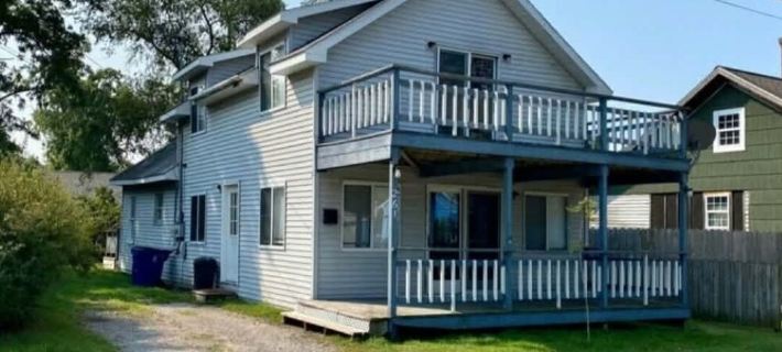 Bright Beautiful beach theme home walking distance to Lake Michigan & downtown! Hotels in Manistee