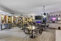 Best Western Belleville - parking