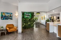 Super 8 by Wyndham Winnipeg West - جاكوزي