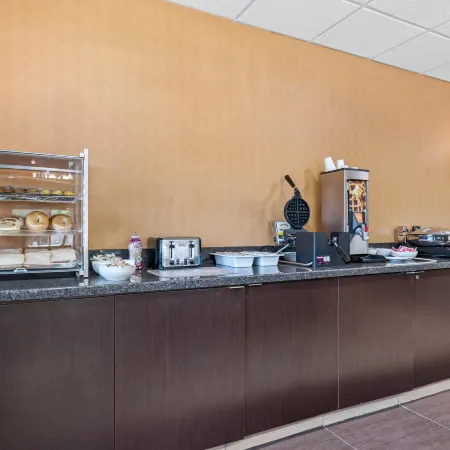 MainStay Suites Appleton Airport - Fox River Mall Area