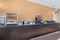 MainStay Suites Appleton Airport - Fox River Mall Area - breakfast