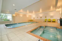 SpringHill Suites Grand Forks - piscina