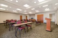 Hampton Inn & Suites Plattsburgh - 2-Star