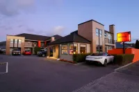 Coleraine Suites & Apartments - Parking
