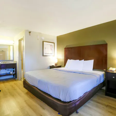 Copley Inn & Suites by OYO Akron Oh