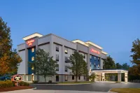 Hampton Inn Cleveland-Airport/Tiedeman Rd - Parking