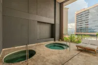 Wake BioHotel - Pools