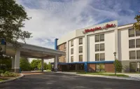 Hampton Inn Harrisburg-West - Parkplatz