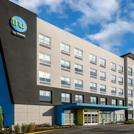 Tru by Hilton Chesapeake Greenbrier
