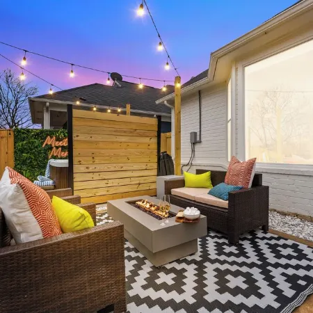 Downtown Oasis + HotTub+GameRoom+Arcade+MiniGolf