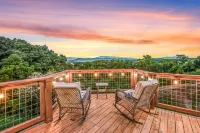 Sojourn Lodging - Mountain view