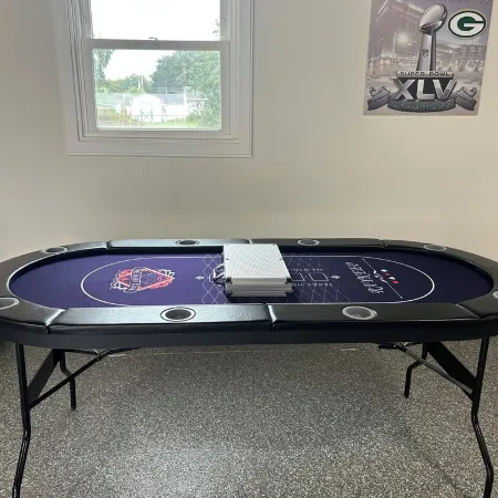 Lisa’s Lambeau Leap! 1 Block to Lambeau! 4 Stall Parking, Patio & Party Garage