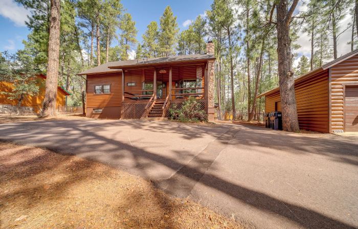 Deck, Games & Fire Pit: Modern Pine Cabin!