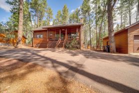 Deck, Games & Fire Pit: Modern Pine Cabin!