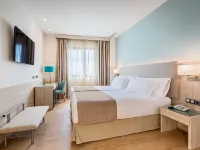 Occidental Sevilla Viapol Hotels near La Raza