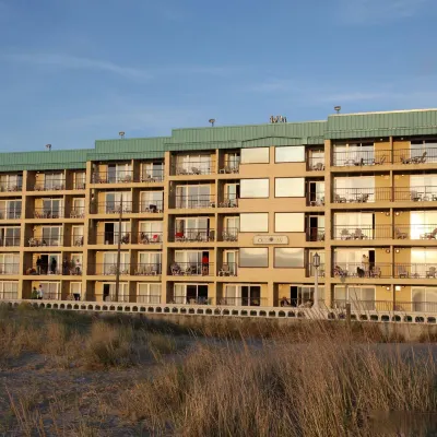 Best Western Plus Ocean View Resort Hotels near Les Shirley Park